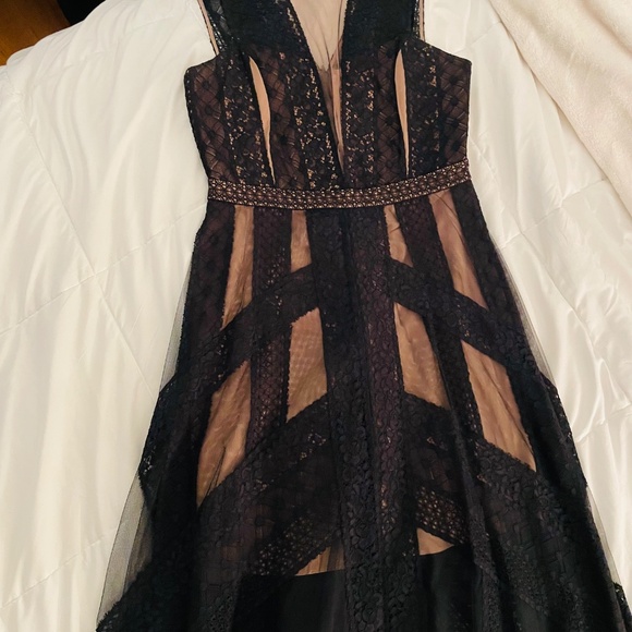 Elegant Black Lace Evening Dress - Picture 12 of 14